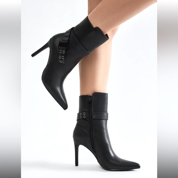 NIB FASHION NOVA BUCKLE BOOTIES - Picture 1 of 9